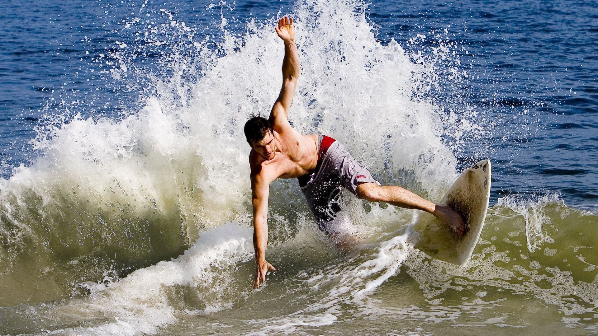 澳女队自由泳冲刺阶段反超成功,澳大利亚女子4×100自由泳